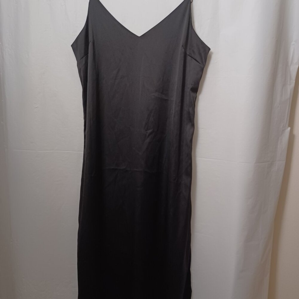 THE DROP WOMEN'S ANA SILKY V-NECK MIDI SLIP DRESS - Picture 11 of 12